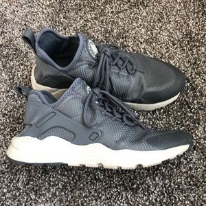 nike air hurache grey women’s 6.5